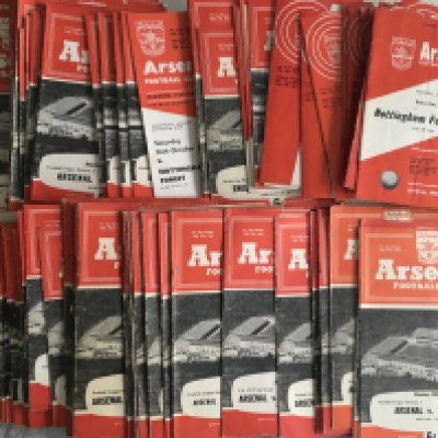 Arsenal 1960s Football Programmes + Handbooks: Over 100 home programmes from the late 50s and 60s together with over 20 handbooks from a similar era. Good with some more recent additionally. (box)