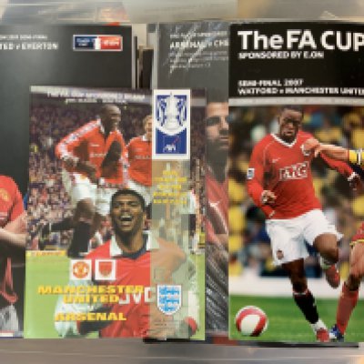 FA Cup Semi Final Football Programmes: Many of the larger modern style with duplication. Quantity in good condition from the 60s onwards. (117)