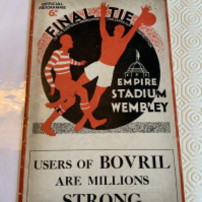 1934 FA Cup Final Football Programme: Portsmouth v Manchester City in good condition with no team changes. Tiniest tear to border not detracting from one of the better examples.
