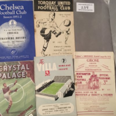 Early 1950s Football Programmes: 50/51 Crystal Palace v Bournemouth, 51/52 Northampton v Shrewsbury, Aston Villa v Portsmouth, Chelsea v Tranmere FA Cup + 52/53 Torquay v Newport. Overall good. (5)