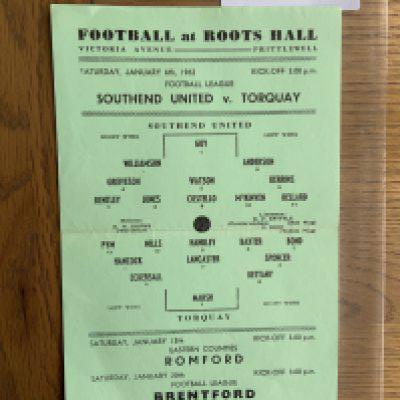 61/62 Southend United v Torquay Utd Football Programme: Very good condition hard to obtain single sheet with no team changes. Folding and couple of numbers written to rear.