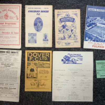 Fulham Football Programmes + Ticket: Home league ticket v West Ham. C/W some interesting aways at 50/51 Dover, mid 50s Eynesbury Rovers, 55/56 Tunbridge Wells, Millwall reserves, 60/61 Peterborough reserves, 61/62 Millwall SE Counties, 63/64 Stevenage. Very good. (8)