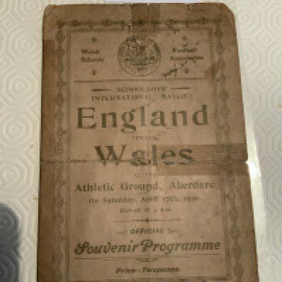 1926 Wales v England Schools Football Programme: Played at Aberdare in poor condition with no team changes. Four page card has wear to folds a piece missing on page 3 border and an ex tape mark.