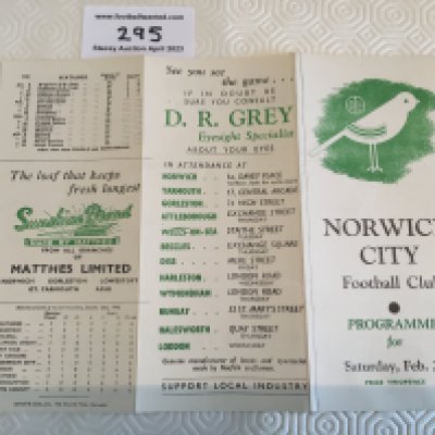 45/46 Norwich City v Royal Welch Fusiliers Football Programme: Excellent condition with no team changes. Norwich fielded a reserve team.