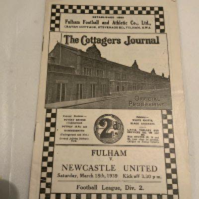 38/39 Fulham v Newcastle United Football Programme: Very good condition league programme with no team changes.