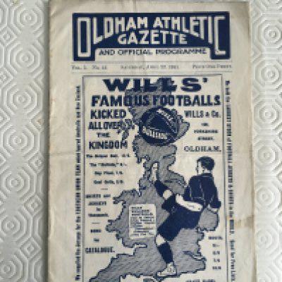 1910 - 1911 Oldham Athletic v Bury Football Programme: Good condition league programme with no team changes. Rusty staples holding firm and folding.