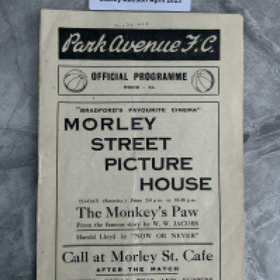 1923 - 1924 Bradford Park Avenue v Wolves Football Programme: Very good condition with no team changes. Date written in tiny numbers to border.