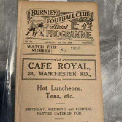 1929 - 1930 Burnley v Sheffield Wednesday Football Programme: Excellent condition with no team changes. Ex bound with covers. Sheffield Wednesday were champions this season.