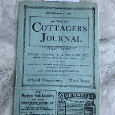 1927 - 1928 Fulham v Reading Football Programme: Excellent condition with no team changes. Blue covers.