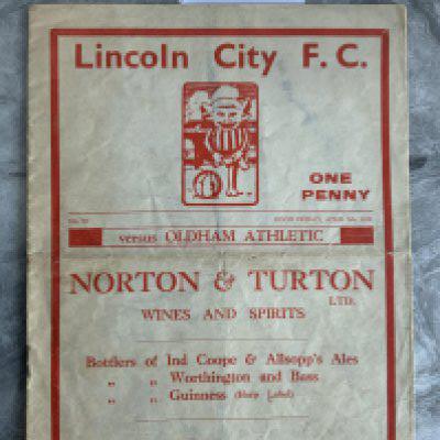 1938 - 1939 Lincoln City v Oldham Athletic Football Programme: Good condition with no team changes. Fold and slight creasing.