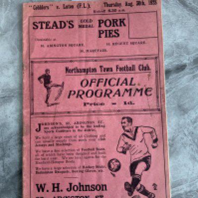 1928 - 1929 Northampton Town v Luton Town Football Programme: Fair/good condition with no team changes. Can see a little rust mark throughout where staples used to be. Light fold.