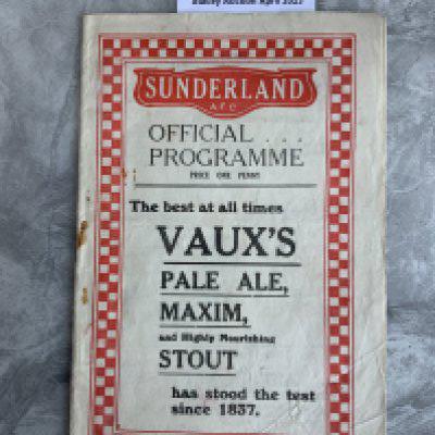 1931 - 1932 Sunderland v Middlesbrough Football Programme: Good condition with no team changes. Rusty staple holding firm.