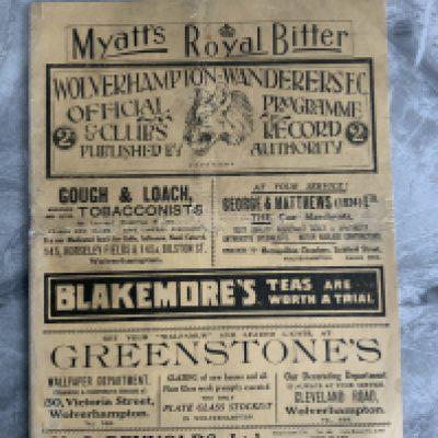 1926 - 1927 Wolves v Notts Forest Football Programme: Good condition with no team changes. Folding and spine now repaired to professional standard.