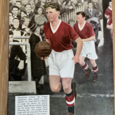 Roger Byrne Busby Babe Manchester United Signed Football Picture: A4 size magazine picture signed by the Man Utd legend who sadly died in the Munich air disaster.