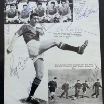 Manchester United 1940s 1950s 1960s Football Autograph Collection: Stunning private collection all pre 1970 from various publications. All signatures are identified and laid down with photo corners on 12 x 12 inch card and easily removable. 87 pages to include a fully signed team group, 4 signed autograph pages including 1957 with 22 autographs, 11 signed original press photos, 23 signed trade cards and 315 various sized pictures to include 54 A4. 133 different player signatures including Duncan Edwards, Mark Jones, Tommy Taylor, Eddie Colman, Liam Whelan, David Pegg, Geoff Bent, Bert Whaley, Tom Curry, George Best x 7, Bobby Charlton, Denis Law, Nobby Stiles, Dennis Violett, Ray Wood, John Aston, Johnny Giles, Stan Pearson, Brian Birch and many more. Must view.