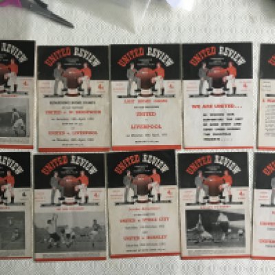 52/53 Manchester United Home Football Programmes: Includes Walthamstow, Newcastle, Sunderland and Chelsea. Overall fair/good. (20)