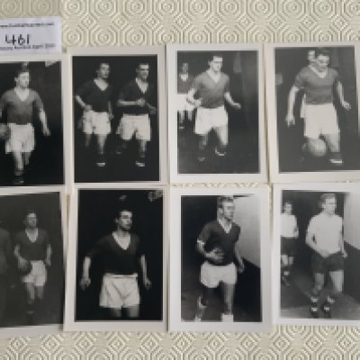 Manchester United Busby Babes Football Photos: Slightly smaller than postcard size black and white photos produced by the tunnel man, as they used to call him, who sold these in the day. They never had stamps to rear and include two different Bobby Charlton. (8)