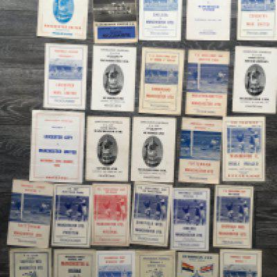 Manchester United Pirate Football Programmes: Superb collection from 1957 to 1964. Includes 56/57 Real Madrid, Bilbao, 57/58 Dukla Prague plus plenty of League and FA Cup matches in good condition. (27)