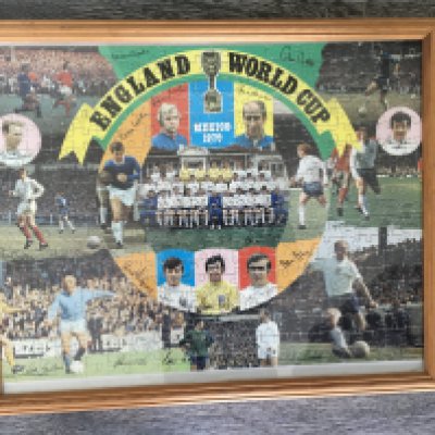 England 1970 World Cup Framed Jigsaw Puzzle: Attractive puzzle together with the 1970 complete England World Cup Esso coin collection. (2)