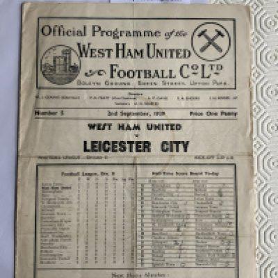 39/40 West Ham v Leicester City Football Programme: Fair condition league match dated 2 9 1939 with no team changes. Half times filled out in pencil and small tea stain. Rare defunct season.