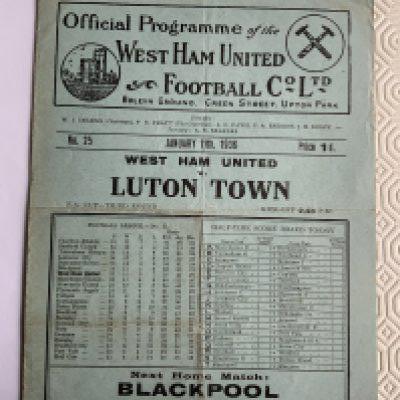 35/36 West Ham v Luton Town Football Programme: Good condition fa cup match with no team changes. Folding.