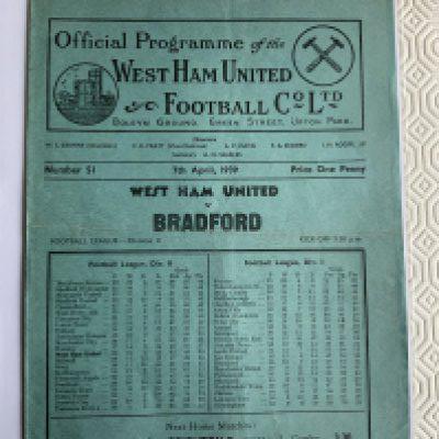 38/39 West Ham V Bradford Park Avenue Football Programme: Very good condition league match with no team changes.