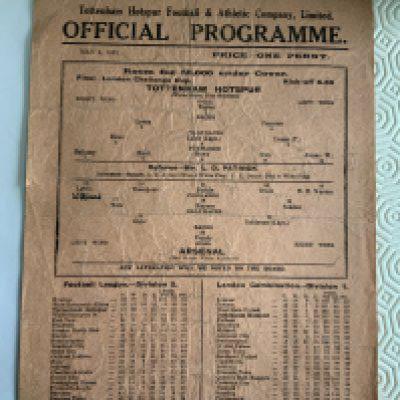 1931 LCC Final Tottenham v Arsenal Football Programme: Fair condition single sheet London Challenge Cup Final match with one team change. Creasing.