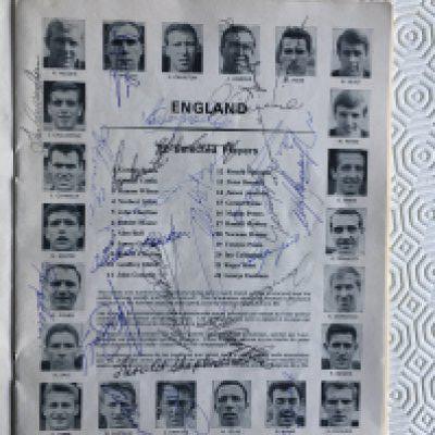 England 1966 World Cup Fully Signed Squad Football Programme: All 22 pictured players plus Ramsey, Shepherdson and Cocker have signed without dedication. Page is inside the World Cup tournament programme which is quite good with a worn spine. Rare chance to obtain the full set of World Cup winners.