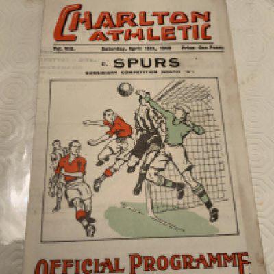 39/40 Charlton v Tottenham Football Programme: Good condition with pencilled team changes. Fold. Dated 13 4 1940.