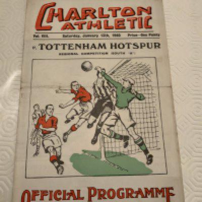 39/40 Charlton v Tottenham Football Programme: Good condition with pencilled team changes. Fold. Dated 13 1 1940.