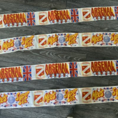 Bertie Mee Silk Arsenal Football Scarves: Mees Super Set mint condition silk scarves with The Gunners badge believed to be early 70s although possibly produced later. Reverse reading Arsenal with British flag. (4)