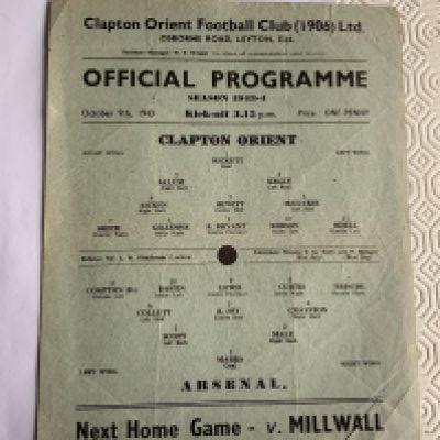43/44 Clapton Orient v Arsenal Football Programme: Fair condition with no team changes dated 9 10 1943. Folding.