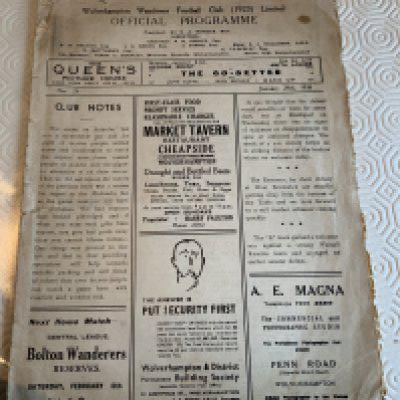 37/38 Wolves v Brentford Football Programme: League match of the top two at the time on 29 1 1938. Covers missing and tear to staple area. No team changes.