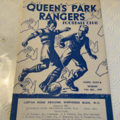 39/40 QPR v Brentford Football Programme: Excellent condition league match with team changes. Dated 11 11 1939. Staple removed not rotted away.