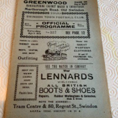 28/29 SwIndon Town v Brentford Football Programme: Excellent condition league match with no team changes. Staple removed not rotted away.