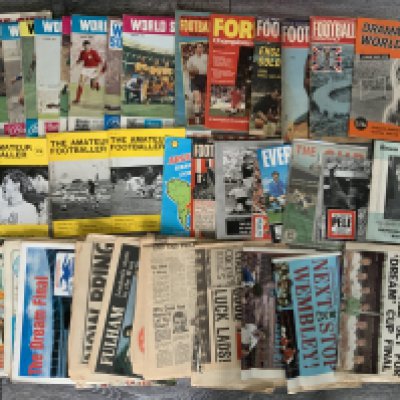 Football Newspapers + Magazines: FA Cup final newspapers and supplements from 1962 onwards with good London Club coverage. C/W a collection of magazines often relating to big matches. Includes Road to Wembley Man City 1955, Everton Champions 69/70, Forest Champions of Europe 1980, World Cups and magazines such as the Amateur Footballer, World Soccer and Charles Buchan.