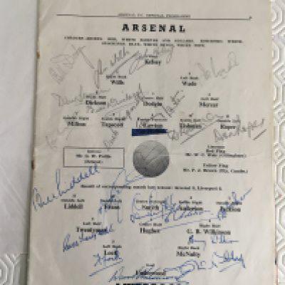 53/54 Arsenal v Liverpool Signed Football Programme: Signed to team page by 10 players from each team.