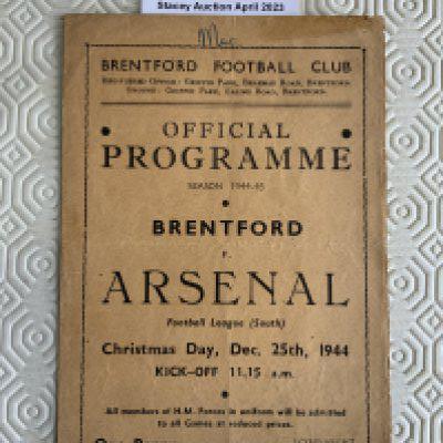44/45 Brentford v Arsenal Abandoned Football Programme: Fair/good condition League South match dated 25 12 1944 with score inside and word written to cover.