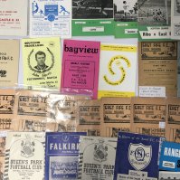 Scottish Football Programmes: late 50s include 8 x East Fife and a home programme for Queens Park, Queen of the South and Hibernian. C/W a few 60s and 70s. Very good with mainly East Fife content. (25)