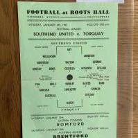 61/62 Southend United v Torquay Utd Football Programme: Very good condition hard to obtain single sheet with no team changes. Folding and couple of numbers written to rear.