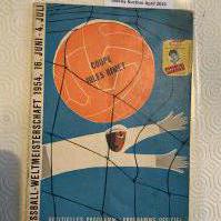 1954 World Cup Final Hungary v Germany Football Programme: Good condition with one team change. Lightest fold.