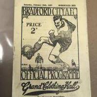 1921 - 1922 Bradford City v Manchester City Football Programme: Very good condition league match with no team changes.