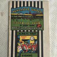31/32 Newcastle United v Aston Villa Football Programme: Very good condition league programme with no team changes. Rusty staples missing.