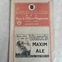 37/38 Sunderland v Leicester City Football Programme: Very good condition league programme with no team changes. Staple removed not rotted away.