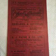 30/31 Gillingham v Thames Football Programme: 3rd division programme in very good condition with team changes. The word Thames written to cover.