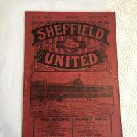 34/35 Sheffield United v Swansea Town Football Programme: 2nd division programme in very good condition with no team changes. Rusty staple holding firm.