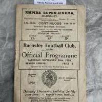 1928 - 1929 Barnsley v Oldham Athletic Football Programme: Fair/good condition with no team changes. Small tear to border inside.