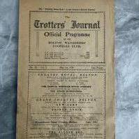 1925 - 1926 Bolton Wanderers v Everton Football Programme: Fair/good condition with no team changes. Stain throughout programme. This match was played only 1 week after Bolton winning the FA Cup.