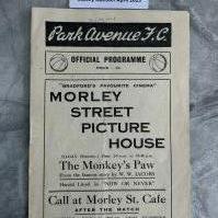1923 - 1924 Bradford Park Avenue v Wolves Football Programme: Very good condition with no team changes. Date written in tiny numbers to border.