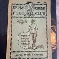 1929 - 1930 Derby County v Newcastle United Football Programme: Good condition with no team changes. A third of the spine is split.